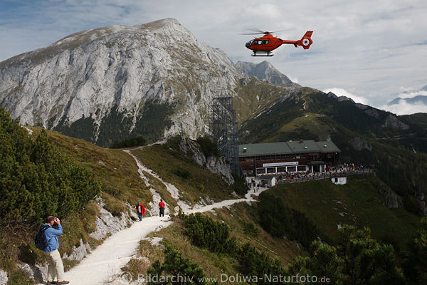 Rettung-Hubschrauber fliegt zur Landung ber Wanderweg Jenner Gaststtte