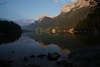 913469_Hintersee Berge Landschaft Natufoto in ersten Sonnenstrahlen, Morgendmmerung am Alpensee