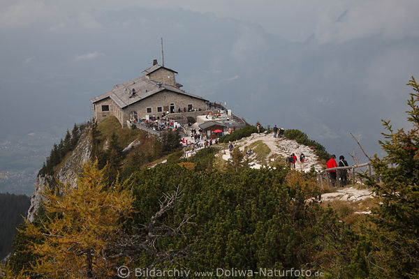 Berggaststtte Kehlsteinhaus in Obersalzberg Alpen Wolkenhhe auf Felsen ber Berchtesgaden
