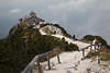 915522_Kehlsteinhaus Gipfelpfad Panorama Berggaststtte Weg mit Touristen Wolken im Ta
