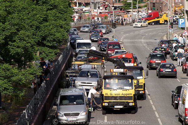 Abschleppen falschgeparkter Autos im Strassenverkehr