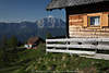 Almhaus-Bergidylle Foto Krnten Alpenlandschaft Naturbild EmbergerAlm Holzhtte Urlaub