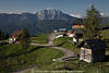 1201732_EmbergerAlm Bergpanorama Foto Gasthöfe Häuser Hütten Wege Urlaub in Alpen Bild Hochlage auf 1800 Meter