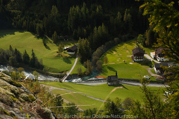 Fluss Isel saftige Talwiesen in Prgraten-Hinterbichl Naturbild von oben Bauernhfe Kapelle Blick
