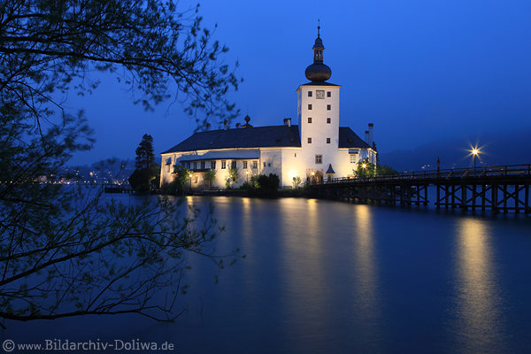 Gmunden Schloss Orth in Traunsee Blauwasser