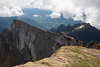 Schafbergfelsspitze Naturfoto Steilfelsen abfallend in tiefe Kluft Wolkenloch Almblick
