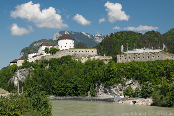 Burg Kufstein grne Alpenlandschaft ber Inn Wasserfluss Berge Naturidylle