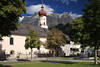 Ehrwalder Pfarrkirche Gotteshaus Wetterstein-Bergblick Tiroler Alpenstadt Reisebild