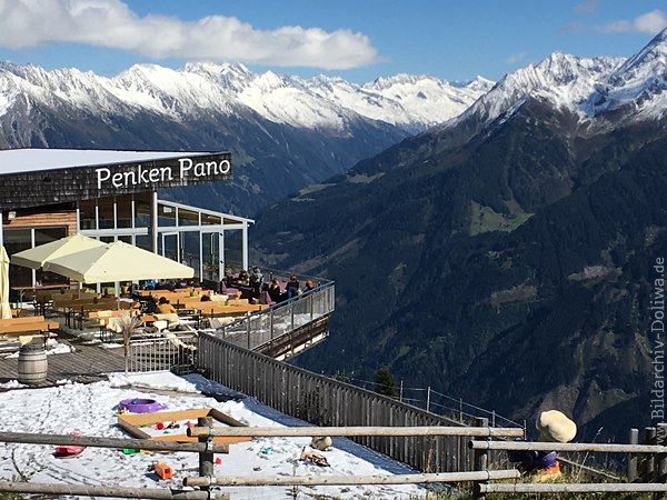 Panorahma-Terrasse Penken-Gasthof Berge-Gipfelblick ber Zillertal Alpen Naturfoto