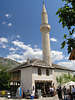 Bd0107_ Trkische Moschee Foto in Mostar ber Andenkenladen Bild mit Touristen