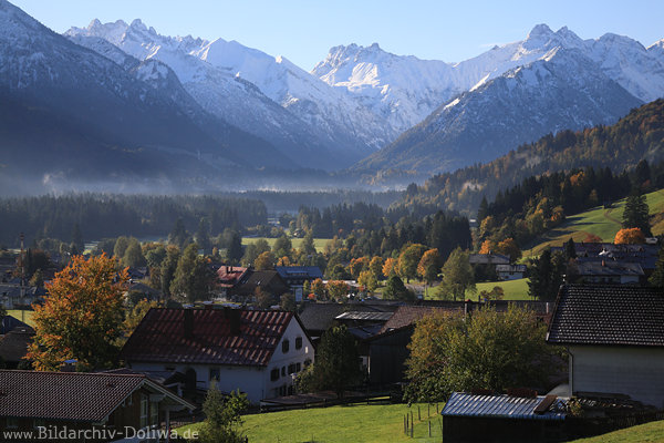 Allguer Alpengipfel in Schnee Bergpanorama ber Illertal in Morgennebel