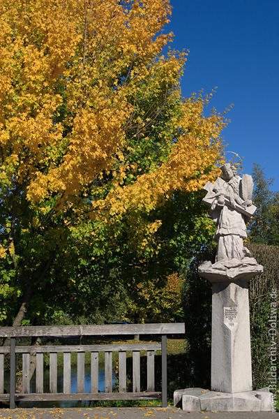 Nepomuk Herbstfotos an Illerbrcke in Fischen Heiliger Johannes Denkmal