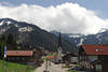 Schlipfhalden Einfahrtstrasse Kirche Wolkenstimmung in Allgäu Alpenor