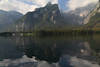 Knigssee Berge Gipfelfelsen Spiegelung in Wasserlandschaft Nationalpark Berchtesgaden Alpensee