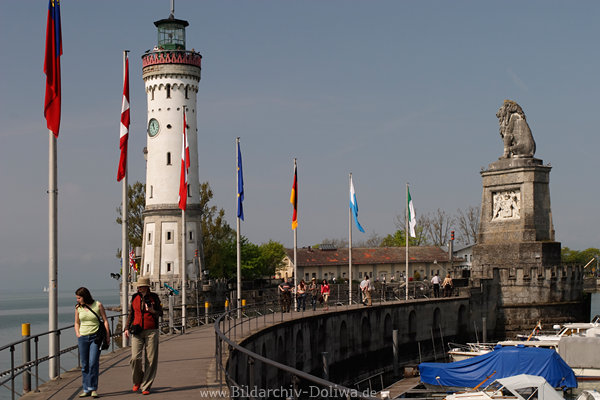 Lindau Hafentor Leuchtturm Bayerischer Lwe Wassersteg Bodensee Touristen