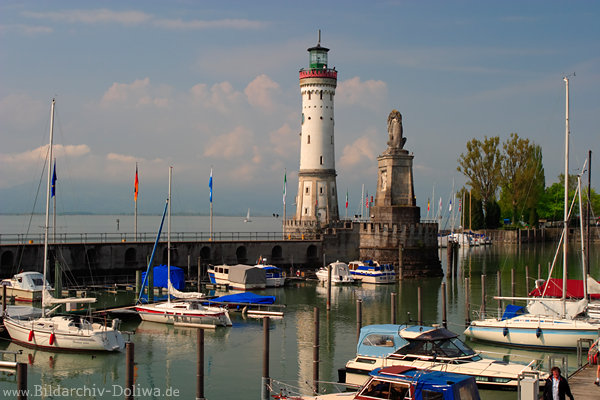 Lindau bayerisches Tor Schwbisches Meer Leuchtturm +Lwe in Hafen