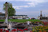 601107_Konstanz Port Promenade am Bodensee Fontänen Denkmäler Grünfläche bunte Blumen