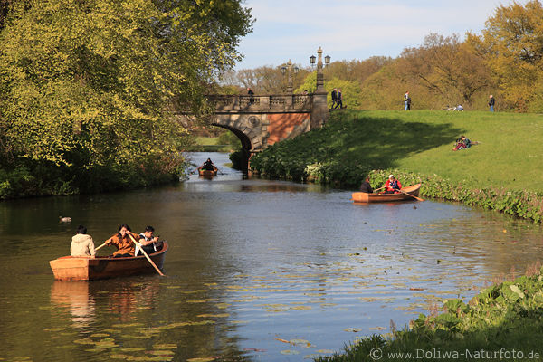 Brgerpark Bremen Ruderboote in Wasser Naturidylle
