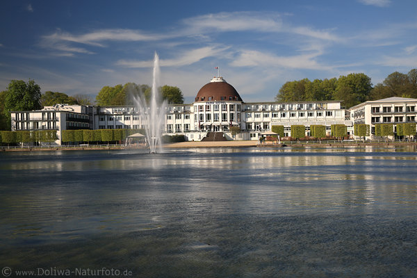 Bremer Hollersee Wasserlandschaft Fontne im Brgerpark vor Hotel