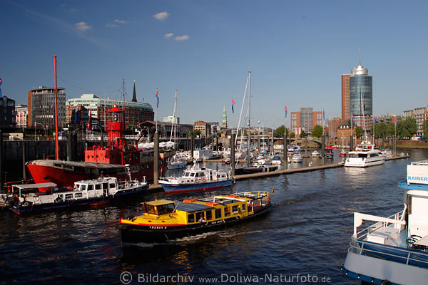 Hamburg Niederhafen Landschaft am Baumwall Feuerschiff Barkassen Hafenrundfahrt