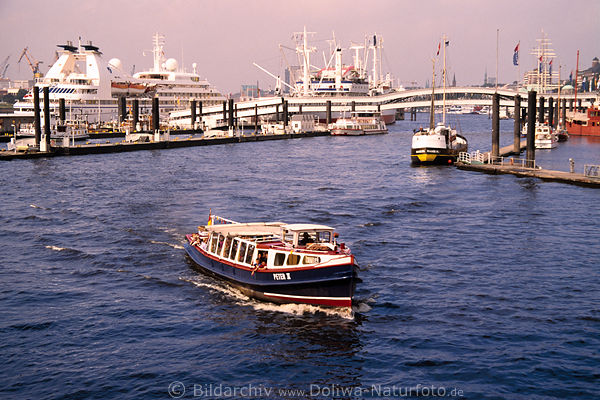 Barkasse Hafenrundfahrt mit Touristen Niederhafen Brcken, Hamburg Kanalrundfahrt Speicherstadt