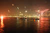 40001_Neujahr Begrung in Hamburg Panoramafoto an Elbe Feuerwerke Hafen Nachtlichter an Landungsbrcken