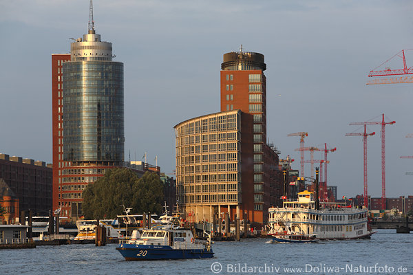 Ausflugsdampfer Mississippi Queen Elbfahrt vor Sandtorkai Hochhuser
