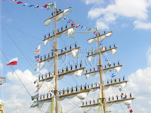 Takelage Matrosenkette auf Segelmast-Hhe Hnde halten