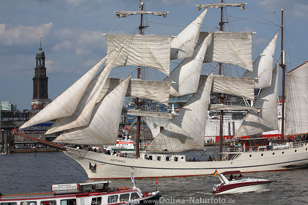 Windjammer Segelpracht Foto Elbe Grosegler Auslaufparade am Michel in Hamburg Hafengeburtstag