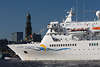 Delphin Voyager Foto vor Michel in Hamburg Hafengeburtstag Kreuzfahrtriese-Schiffsparade