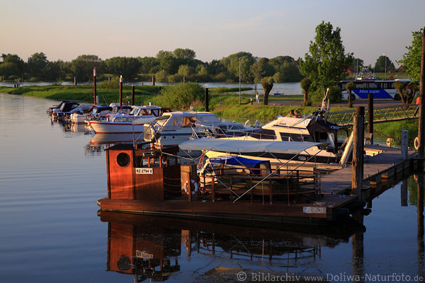 Elbufer-Hafen Neu-Darchau Sportboote Wassersteg