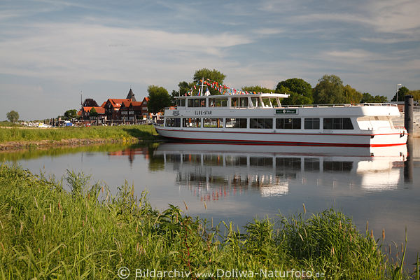 Elbe-Star Fhre im Hitzacker Wasserbecken Flulandschaft