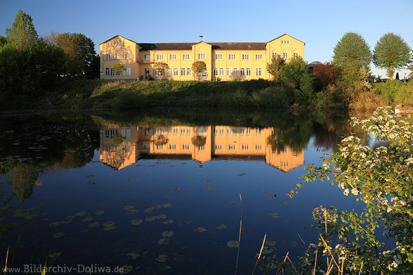 Hohnstorf Schulhaus Wasserblick Spiegelung-Bilddesign