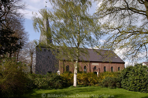 Kollmar-Kirche historisches Bauwerk mit Holzturm