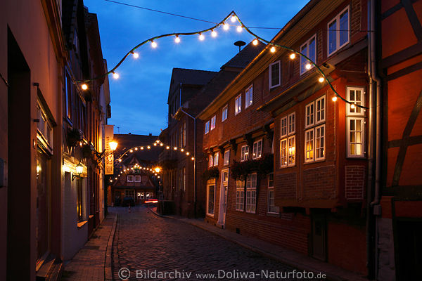 Altstadtgasse Lauenburg geschmckte Adventzeit schiefe Fachwerkhuser