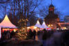 1910657_Lauenburger Weihnachtsmarkt um Burgturm Weihnachtsbaum Nachtlichter