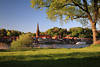 1800321_Flussuferstadt Lauenburg Lichtstimmung Naturfoto Frhlingswiese Cityblick