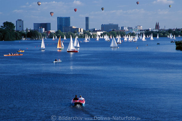 Luftballons fliegende Ballons ber Alsterwasser Hamburg Segler Boote Kanus Lifestyle