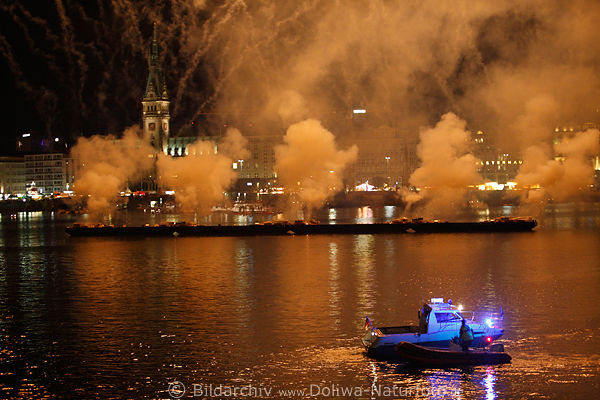 Feuerwerke Rauchwolken ber Alsterwasser Hamburg City Nacht Vergngen