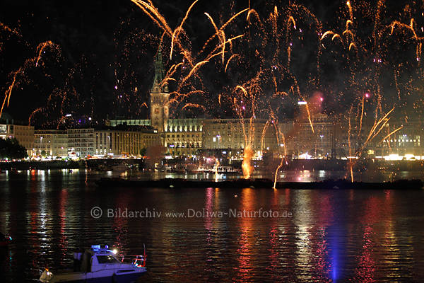 Feuerwerke ber See Wasser Hamburg-City Alstervergngen Rathaus am Jungfernstieg