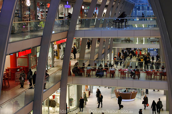 Europa-Passage Einkaufsmaile auf vielen Etagen unverwechselbare Architektur