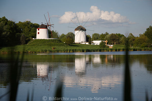 Mhlenpaar Foto ber Mhlensee Wasser: Portugiesische Windmhle Algarve + Mhle Mykonos