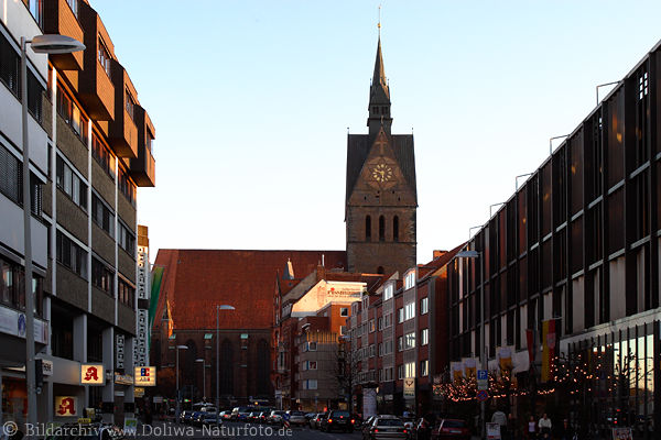Hannover-Marktkirche thronend ber Marktstrasse