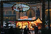 Hannover Weihnachtsmarkt am Bahnhof Aventfest Abendlichter Schmalzkuchen Brezel Verkaufsstand