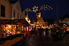 916089_Verdener Weihnachtsmarkt auf Große Strasse vor dem Rathaus Foto Nachtlichter