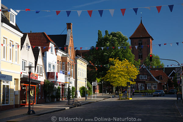 Preetz Kirchenstrasse mit Festschmuck