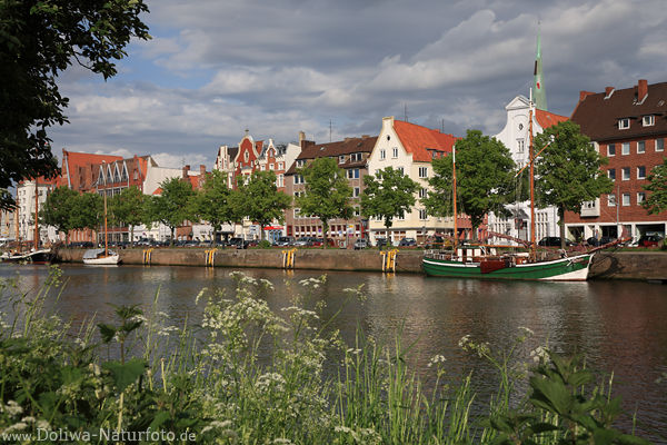 Lbeck Holstenhafen Schiffe in Wasser Untertrave Ufer-Huser Architektur
