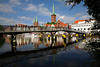 Lübeck Altstadt-Brücke über Trave Wasserlandschaft Kirchtürme in Sonnenschein