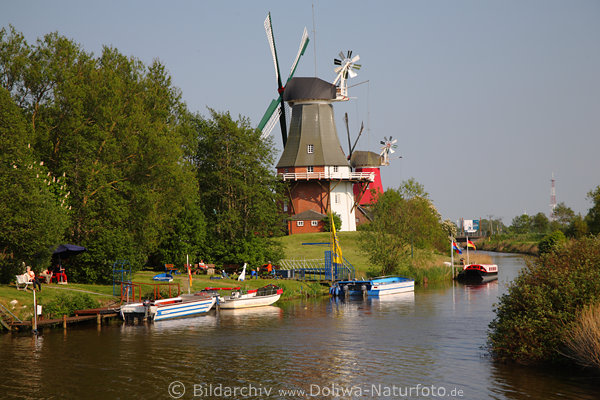 Greetsiel Windmhlen Zwillingsmhlen am Wasserfluss mit Bootsverleih