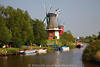 Greetsiel Windmhlen Zwillingsmhlen am Wasserfluss mit Bootsverleih